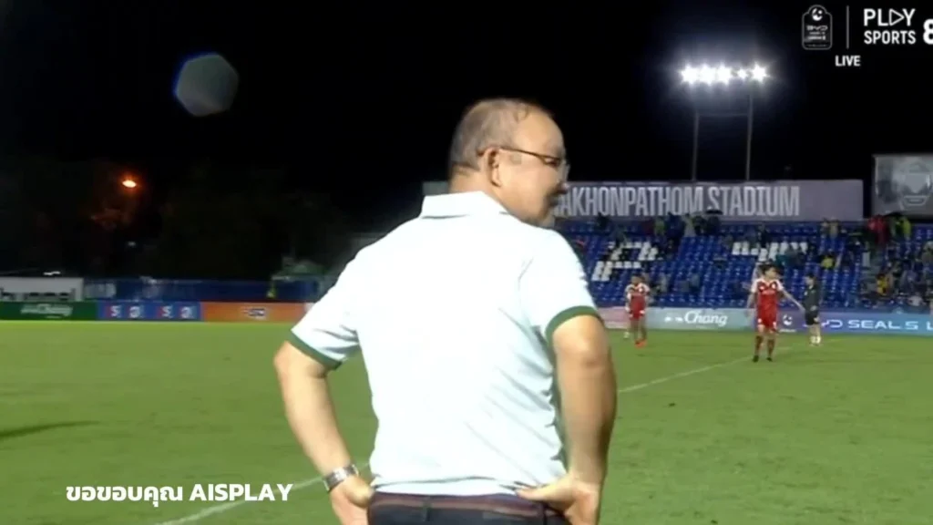 HLV Park Hang-seo gay tranh cãi với phát ngôn về bóng đá Thái Lan và Việt Nam