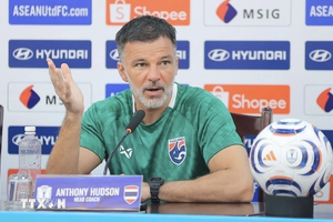 Anthony Hudson có thể mất ghế nếu lại thua Việt Nam: Thái Lan đang khủng hoảng đến mức nào?