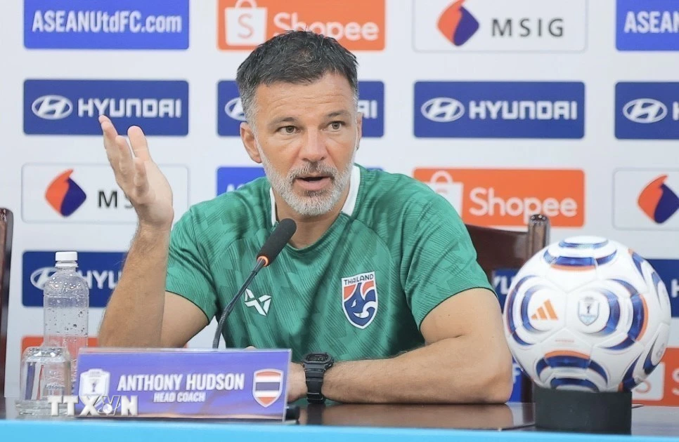 Anthony Hudson có thể mất ghế nếu lại thua Việt Nam: Thái Lan đang khủng hoảng đến mức nào?