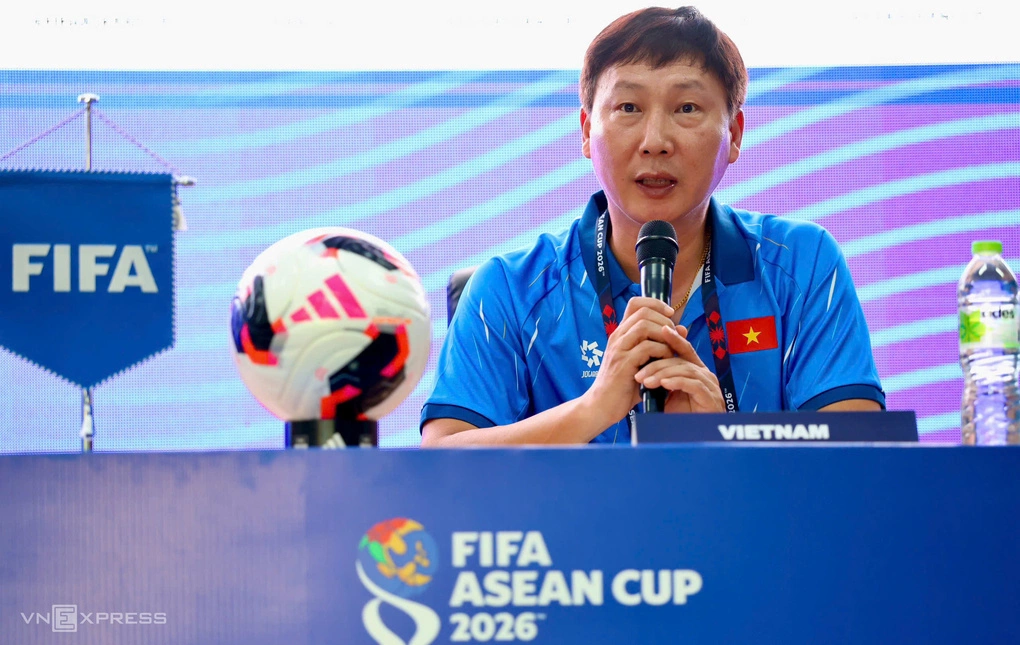 HLV Kim Sang-sik: Tuyển Việt Nam đặt mục tiêu chơi tấn công nhiều hơn tại FIFA ASEAN Cup 2026