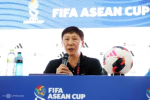 HLV Kim Sang-sik: Tôi xấu hổ vì tuyển Việt Nam không ghi bàn trước Thái Lan