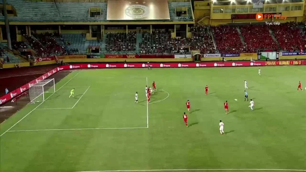Tranh cãi trọng tài, Công an Hà Nội thắng nhọc nhằn ngày ra quân V-League