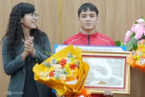 Võ sĩ Đinh Văn Tâm nén đau giành huy chương bạc wushu tán thủ ASIAD 2026