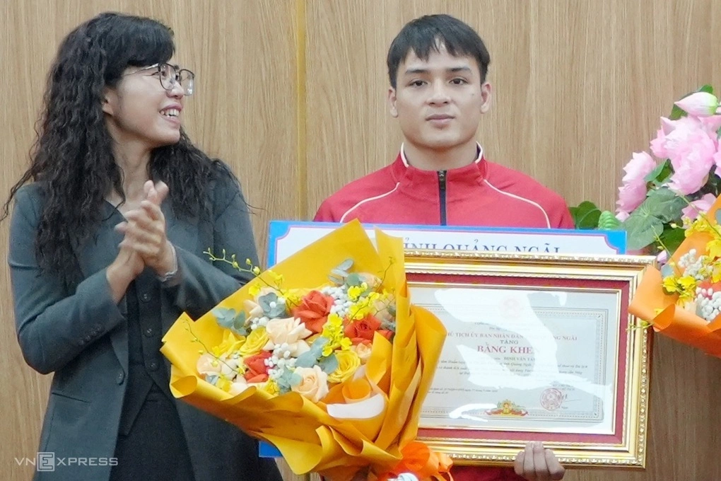 Võ sĩ Đinh Văn Tâm nén đau giành huy chương bạc wushu tán thủ ASIAD 2026