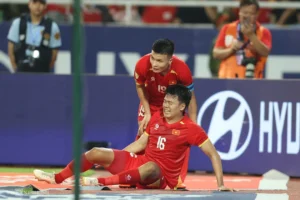 Việt Nam nguy cơ vắng trung vệ trụ cột Nguyễn Thành Chung tại FIFA ASEAN Cup 2026