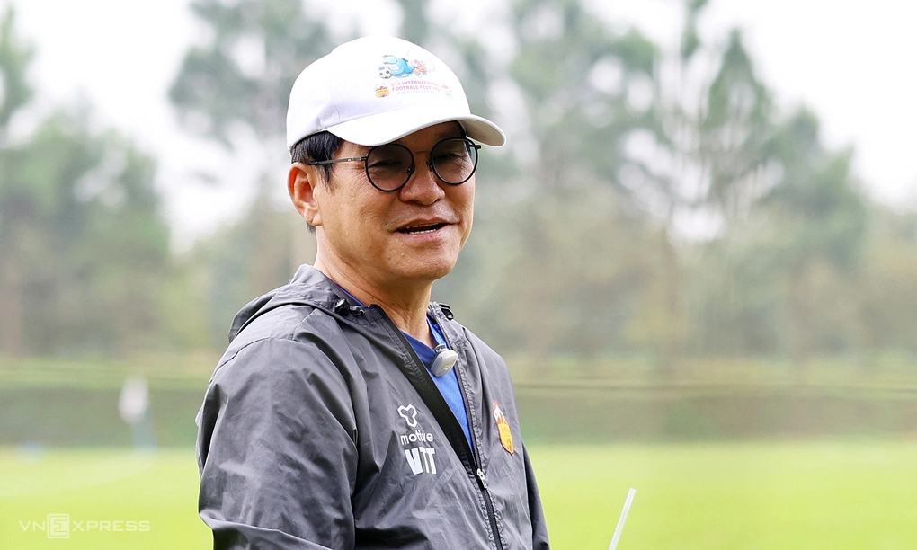 HLV Vũ Tiến Thành khẳng định HAGL không sợ rớt hạng và đặt mục tiêu top 6 V-League