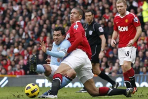 Carlos Tevez tiết lộ lý do rời Man Utd sang Man City để trả đũa Alex Ferguson