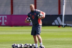 Trợ lý Aaron Danks bất ngờ làm HLV tạm quyền của Bayern Munich