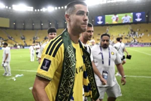 Ronaldo giua con dia chan the thao Arab Saudi va thach thuc tai Trung Dong