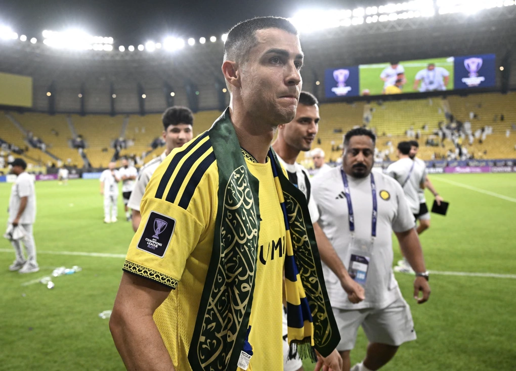 Ronaldo giua con dia chan the thao Arab Saudi va thach thuc tai Trung Dong