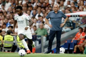 Jose Mourinho thừa nhận khó chịu đựng áp lực thay Vinicius tại Real Madrid