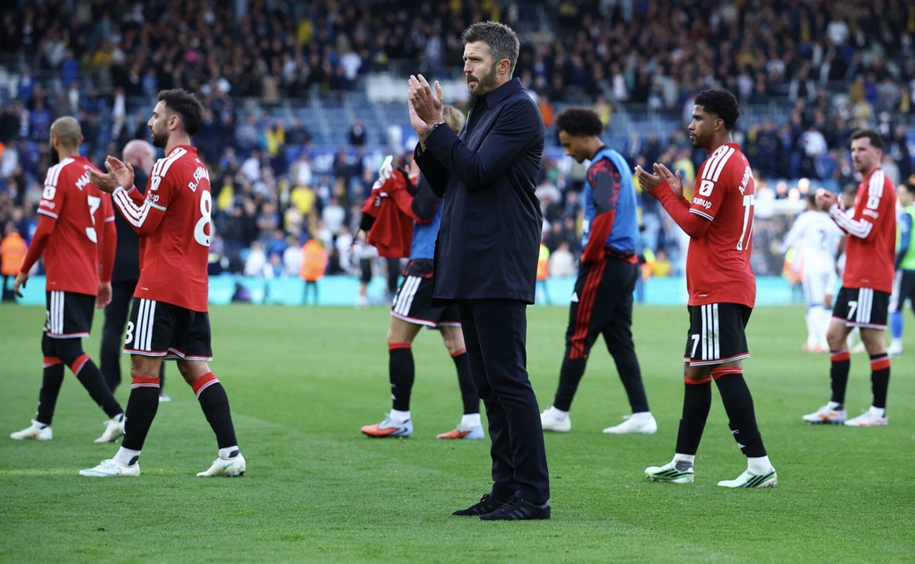 Gary Neville cảnh báo HLV Michael Carrick nguy cơ mất ghế tại Man Utd vào tháng 1