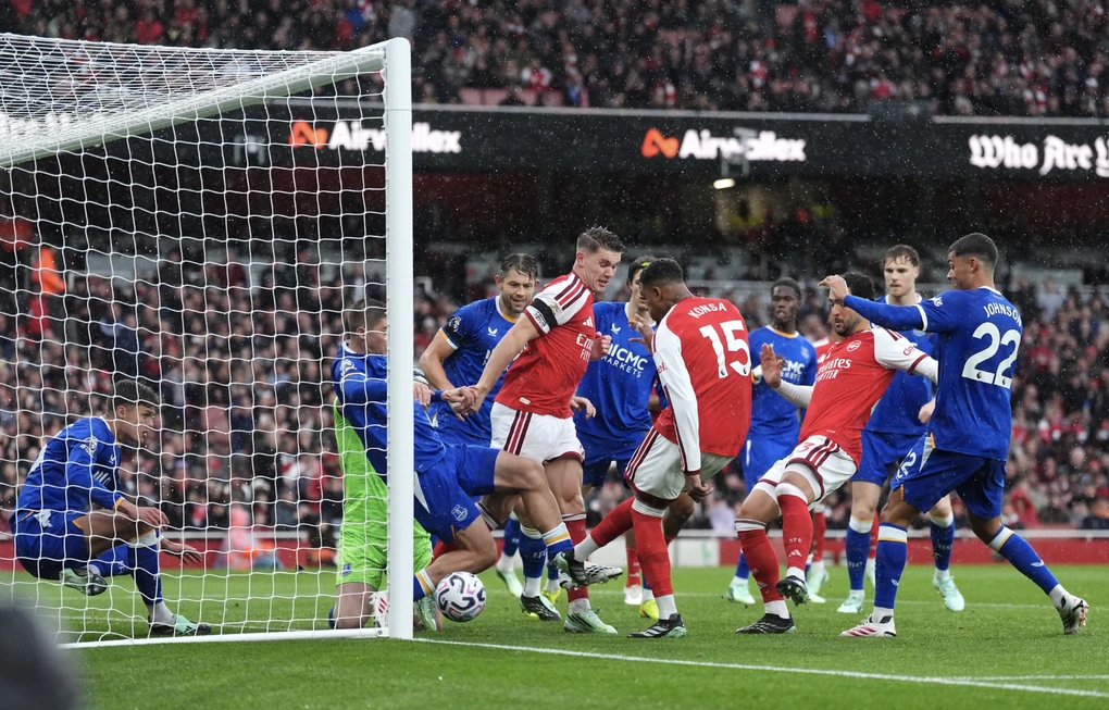Arsenal áp sát đỉnh bảng Ngoại hạng Anh sau chiến thắng trước Everton