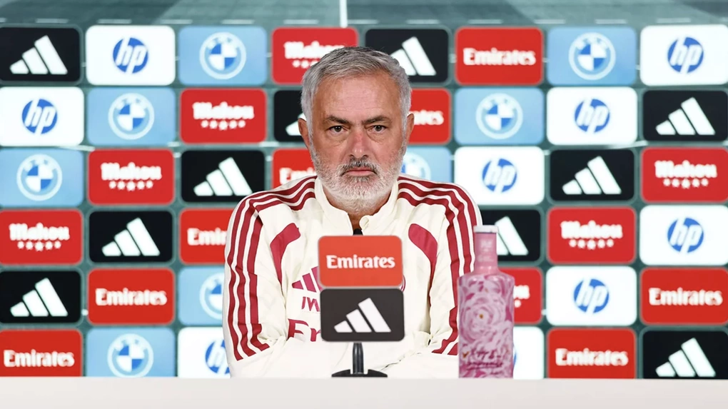 Mourinho tự tin tuyên bố Real Madrid sẽ giành danh hiệu trước đại chiến Barca