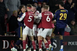 Arteta bị chỉ trích vì cách đối xử với thần đồng 16 tuổi của Arsenal
