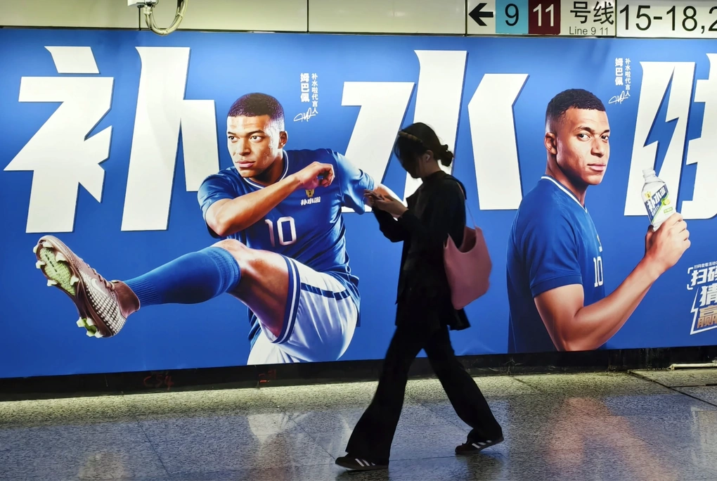 Nguồn cơn tấm ảnh chế gây sóng gió quốc tế của Kylian Mbappe