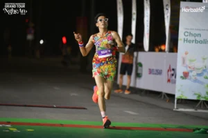Runner 43 tuổi Trương Việt Thành giành ngôi á quân 21km sau biến cố gãy chân