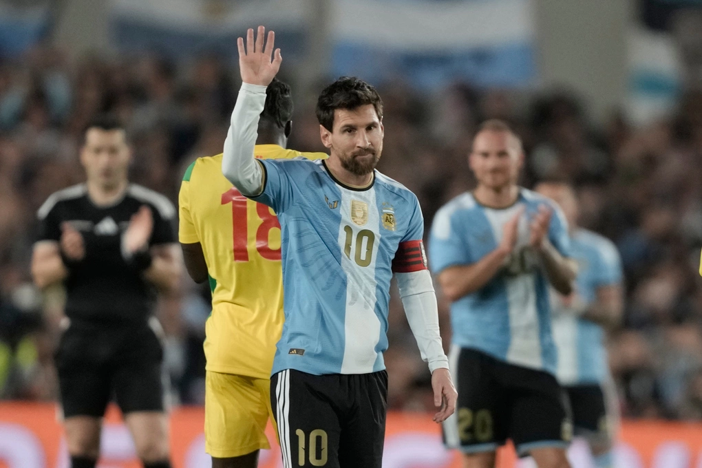HLV tuyển Benin tiếc nuối vì không thể đổi áo với Lionel Messi