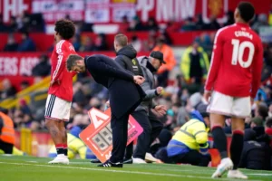 Gary Neville chỉ trích cầu thủ Man Utd quay lưng với HLV Michael Carrick