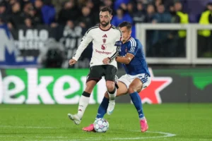Bruno Fernandes phản đối chiến thuật của Michael Carrick sau thất bại nặng nề tại Champions League