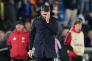 Sa thải HLV Michael Carrick có giúp Man Utd thoát khỏi khủng hoảng?