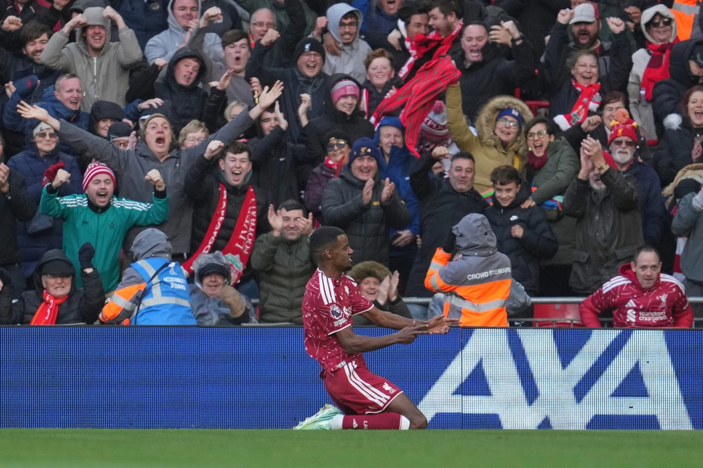 Liverpool thắng Brighton 2-0 để chấm dứt chuỗi trận không thắng trên sân nhà
