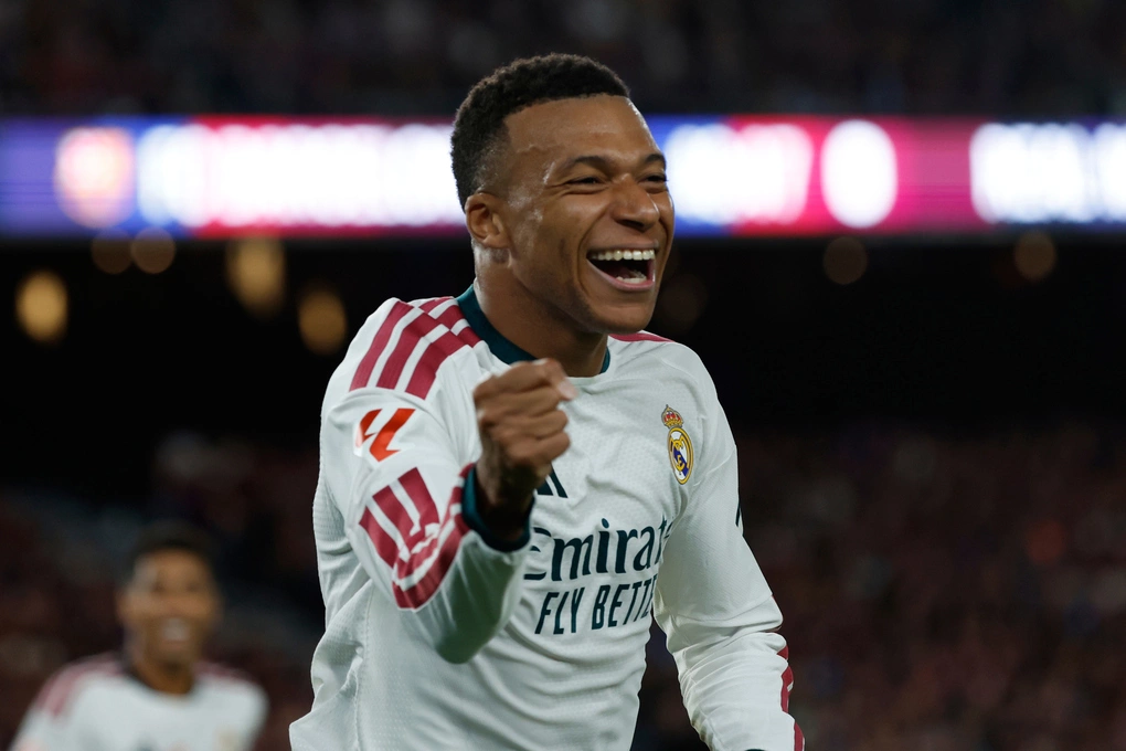 Kylian Mbappe lập cú đúp, Real Madrid đánh bại Barcelona tại Camp Nou
