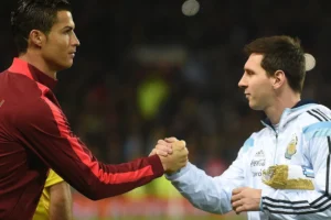 Cristiano Ronaldo áp đảo Lionel Messi trong cuộc bình chọn Quả Bóng Vàng hay nhất lịch sử