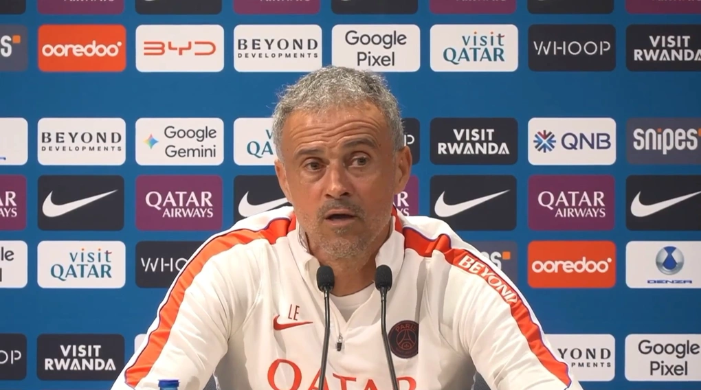 HLV Luis Enrique đáp trả hài hước: ‘Dembele là sếp ở PSG, muốn nghỉ phép thì cứ nghỉ’