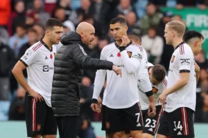 Erik ten Hag: Cristiano Ronaldo đang kìm hãm đội tuyển Bồ Đào Nha