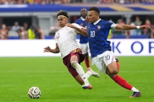 Harry Kane giành Quả Bóng Vàng 2026 trong cuộc đua truyền thông của Mbappe và Yamal
