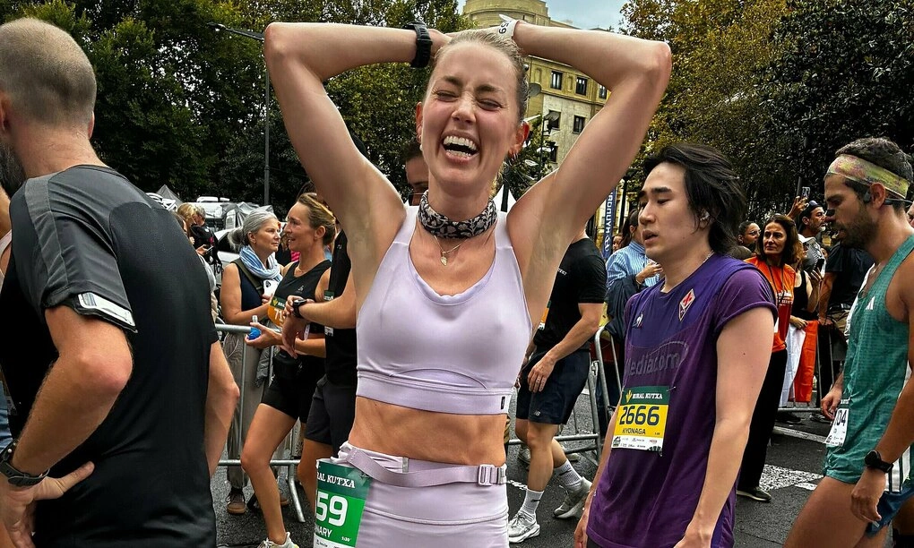 Amber Heard đạt mốc sub 1h40 ngay trong lần đầu chạy half marathon tại Tây Ban Nha