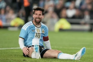 Forbes công bố danh sách cầu thủ thu nhập cao nhất: Messi kém xa Ronaldo