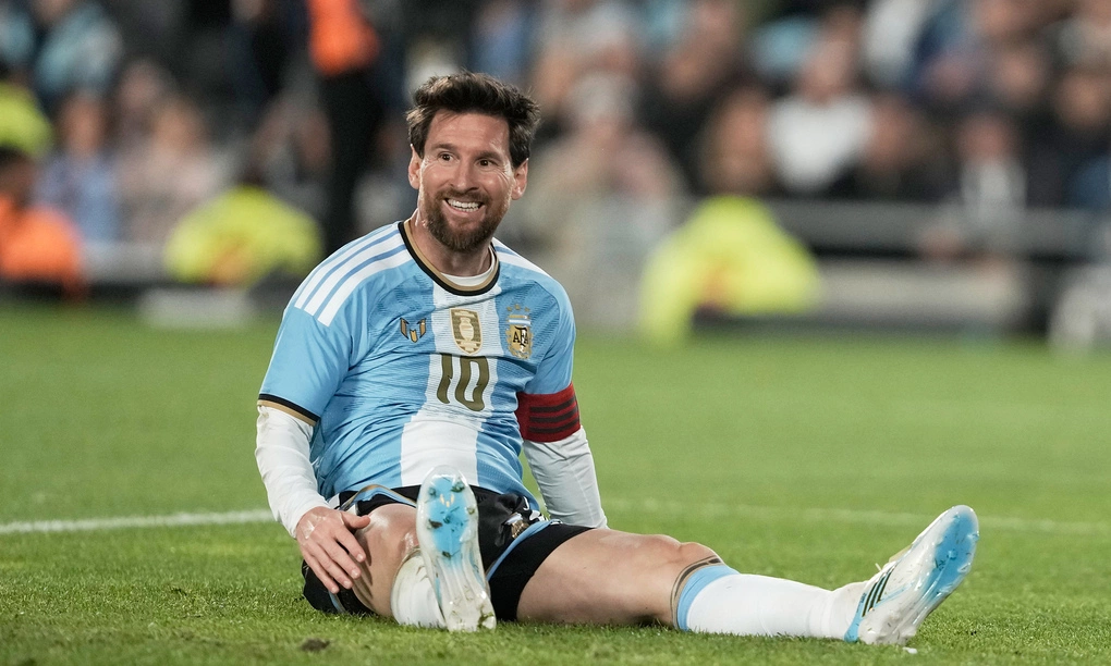 Forbes công bố danh sách cầu thủ thu nhập cao nhất: Messi kém xa Ronaldo