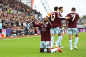 Man City đứt chuỗi toàn thắng ở Ngoại hạng Anh sau thất bại trước Aston Villa