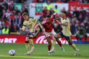 Arsenal thắng nhọc Nottingham Forest ở Ngoại hạng Anh