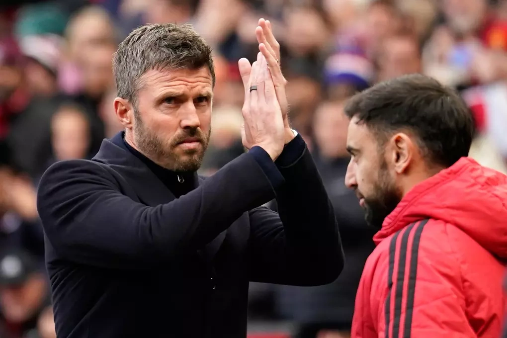 Michael Carrick xác nhận Bruno Fernandes giữ băng thủ quân Man Utd