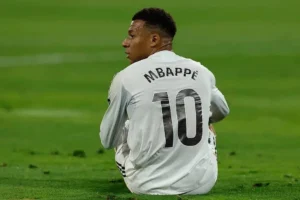 Real Madrid chao đảo vì Kylian Mbappe: Sóng gió phòng thay đồ và áp lực truyền thông