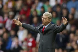 Arsene Wenger và những cáo buộc tài chính nhắm vào Man City từ 15 năm trước