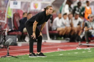 HLV Filipe Luis đứng trước cơ hội lật đổ PSG tại Ligue 1