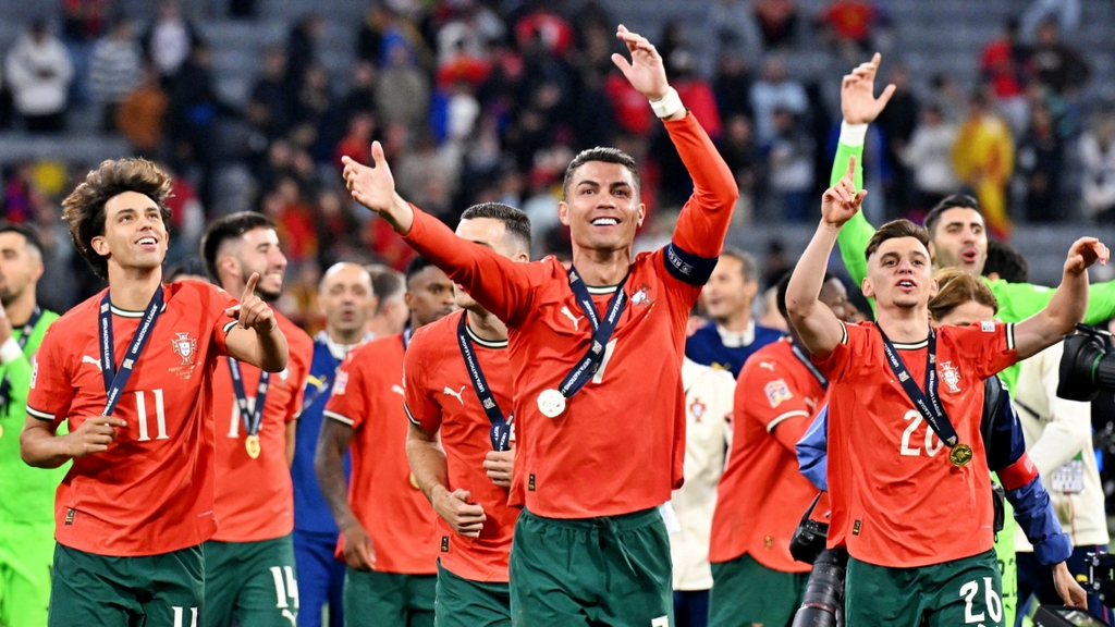Cristiano Ronaldo và sự nghiệp với đội tuyển Bồ Đào Nha: Hơn hai thập kỷ, những vinh quang và di sản của một huyền thoại