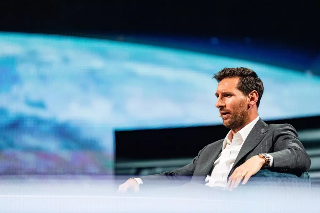 Lionel Messi tiếp tục đối đầu Cristiano Ronaldo khi mua lại CLB Tây Ban Nha