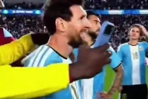 Lionel Messi gây tranh cãi vì từ chối chụp ảnh và sự cố tại trận chia tay tuyển Argentina