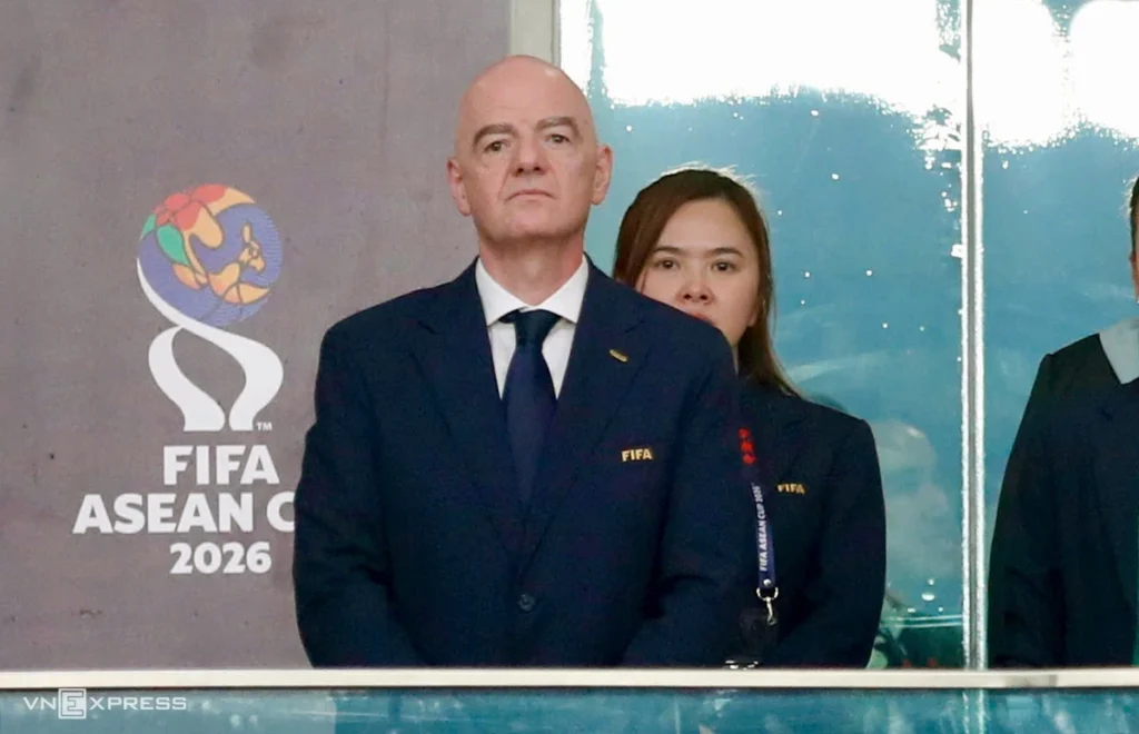 Chủ tịch FIFA Gianni Infantino hai lần trong một tháng trao giải tại Đông Nam Á